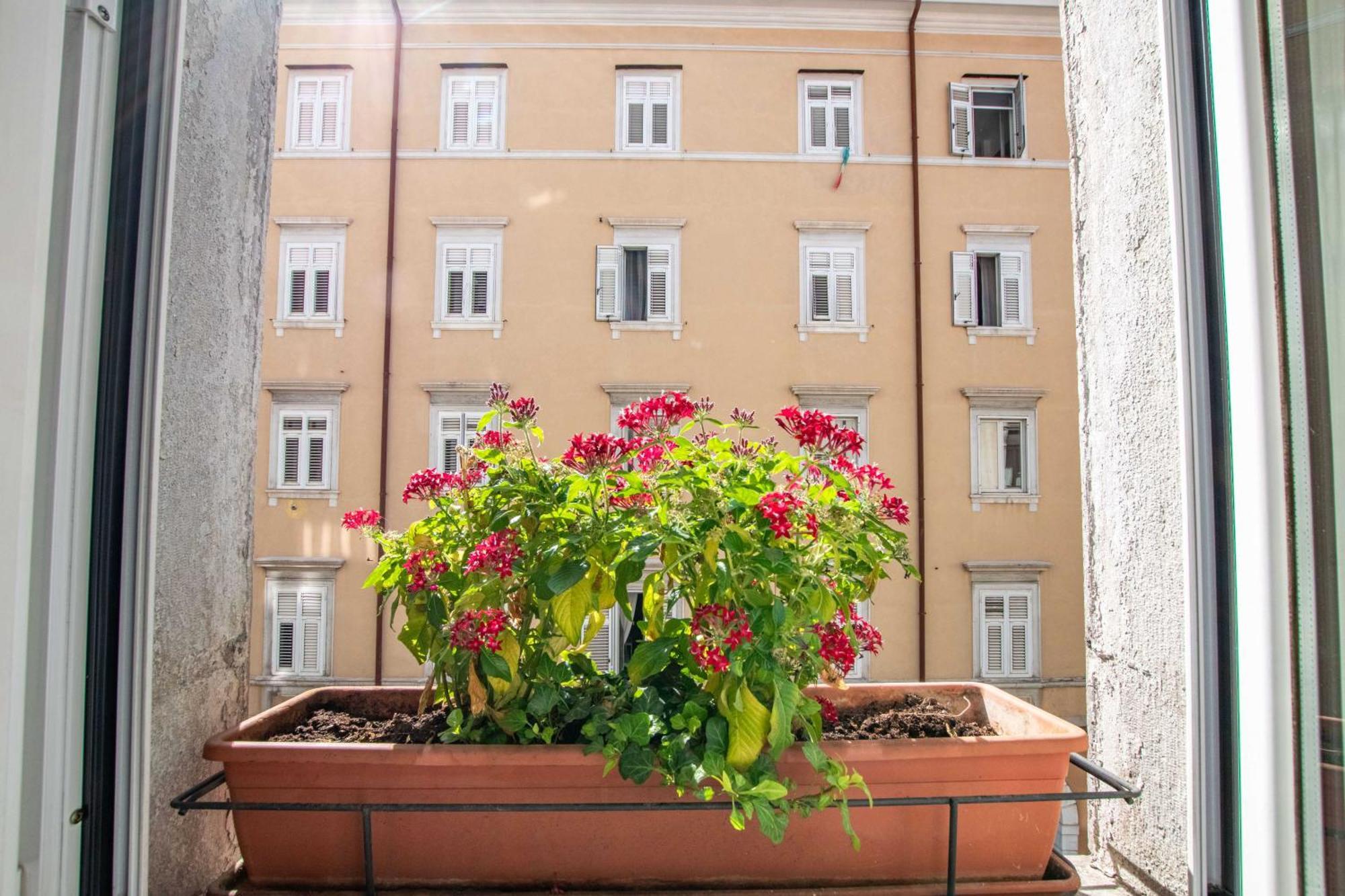 White Tower Guesthouse Trieste Exterior photo